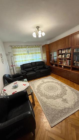 Apartament cu 3 camere decomandat în Alfa