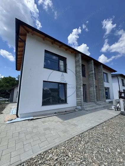 Casă cu 4 camere cu Teren 85 Mp în Central