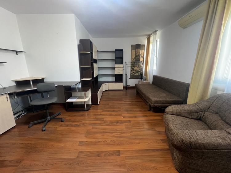 Apartament cu 2 camere decomandat în Titan