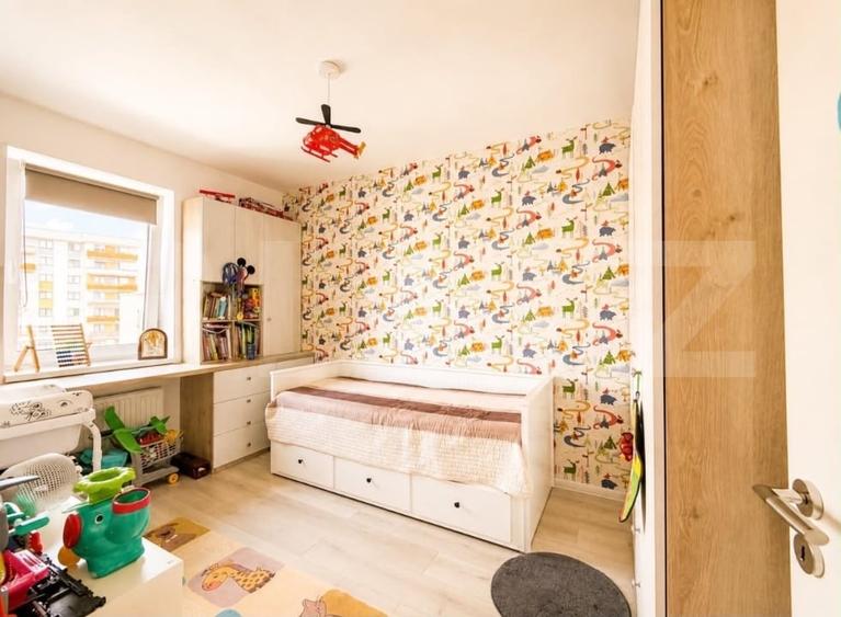 Apartament cu 3 camere decomandat, mobilat în Tractorul