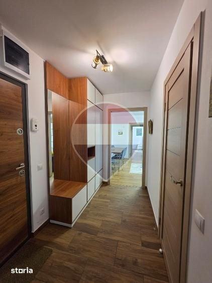 Apartament cu 3 camere în Podu Roș