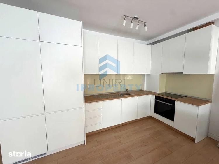 Apartament cu 3 camere semidecomandat în Centrul Civic