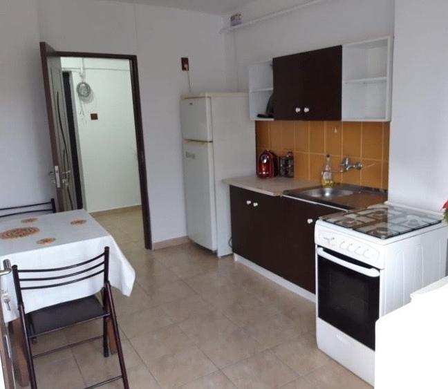Apartament cu 2 camere decomandat în Micro 20
