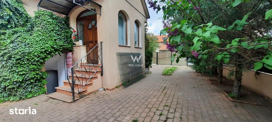Casă cu 8 camere cu Teren 1000 Mp în Trei Stejari