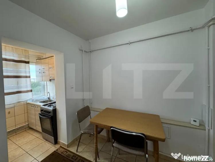 Apartament cu 3 camere decomandat în Sărari