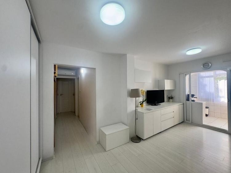 Apartament cu 3 camere decomandat în Nicolina