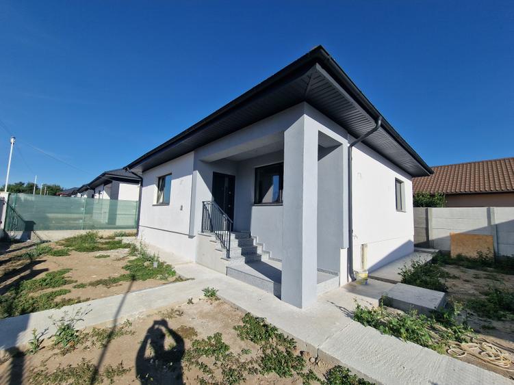 Casă individuală cu 3 camere cu Teren 268 Mp în Lumina