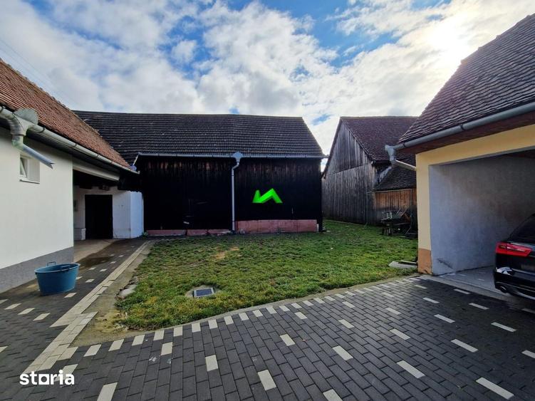 Casă cu 5 camere cu Teren 723 Mp în Cristian