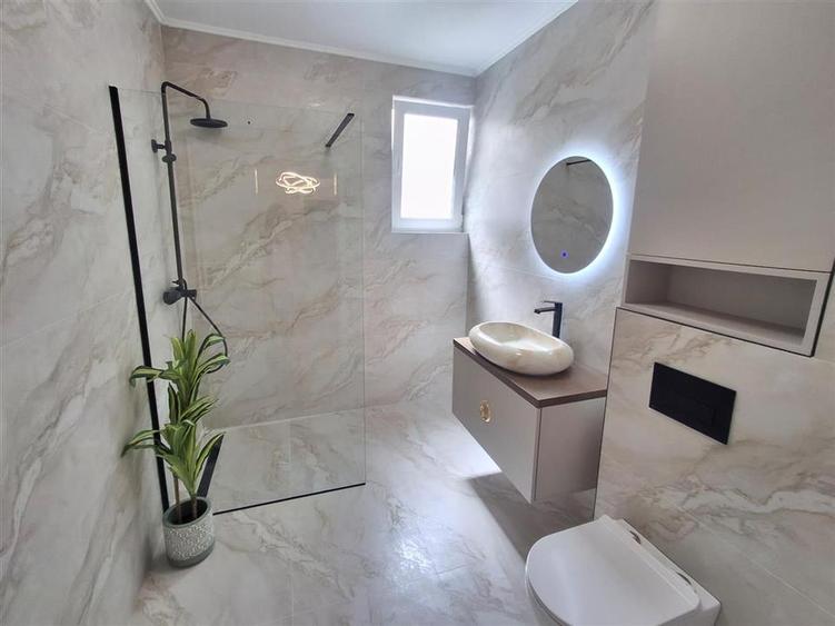 Apartament cu 3 camere semidecomandat în Șelimbăr
