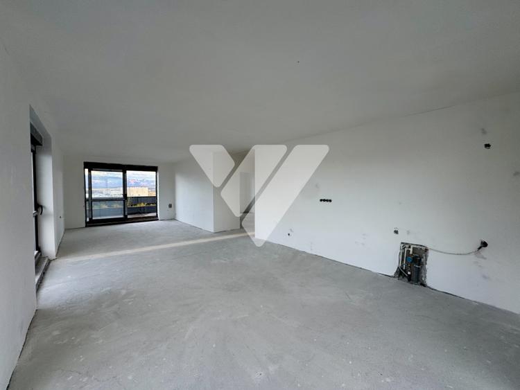 Penthouse cu 4 camere decomandat în Mihai Viteazul