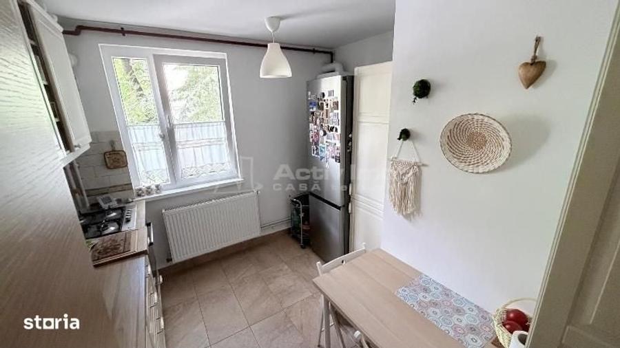 Apartament cu 4 camere decomandat în Drumul Taberei