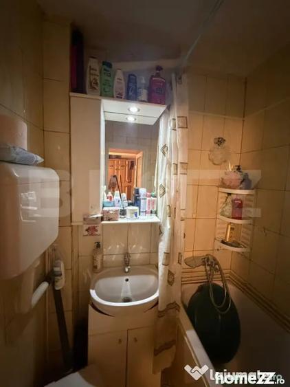 Apartament cu 3 camere nedecomandat, mobilat în Central