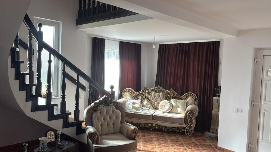 Casă cu 4 camere în Frătăuții Vechi
