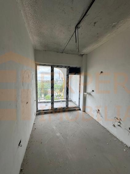 Apartament cu 2 camere decomandat în Far