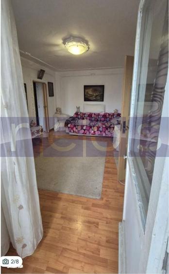 Apartament cu 4 camere semidecomandat în Crângași