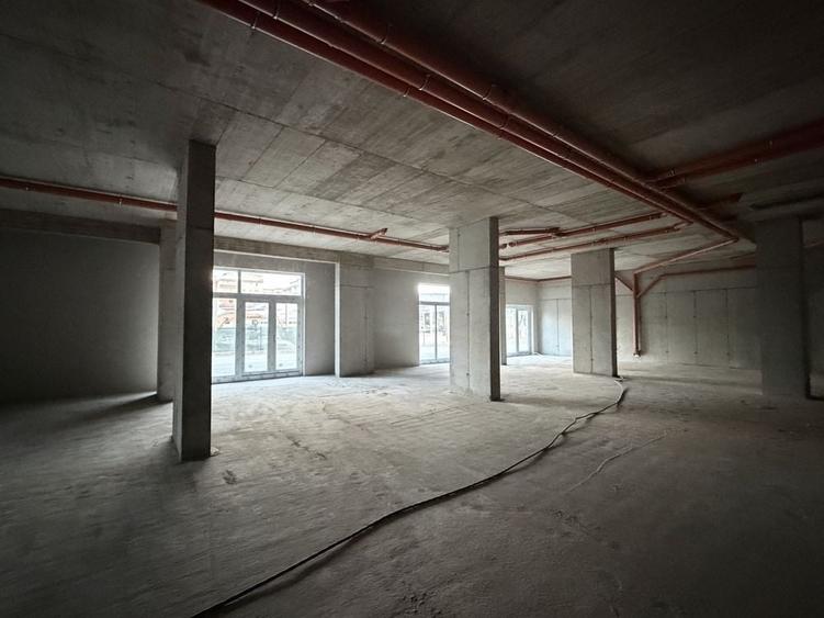 Spațiu comercial, de 557 mp, în Florești