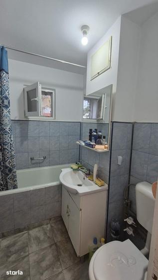 Apartament cu 3 camere decomandat în Tei