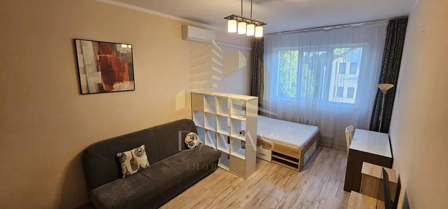 Garsonieră decomandată, mobilată în Gruia