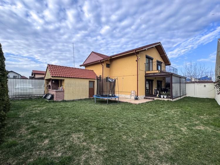 Casă individuală cu 5 camere cu Canalizare în Ovidiu