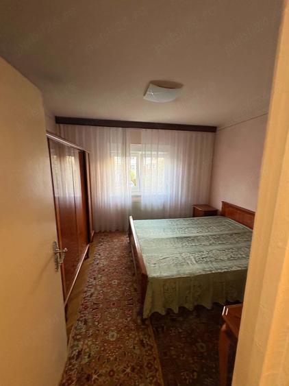 Apartament cu 3 camere decomandat în Tractorul