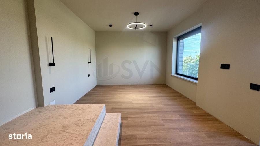 Casă cu 4 camere decomandat în Băneasa