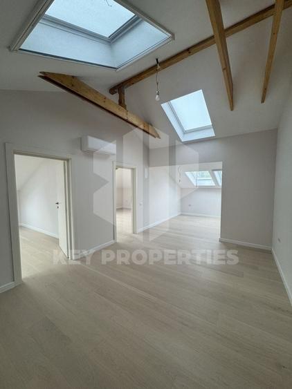 Apartament cu 3 camere semidecomandat în P-ța Romană