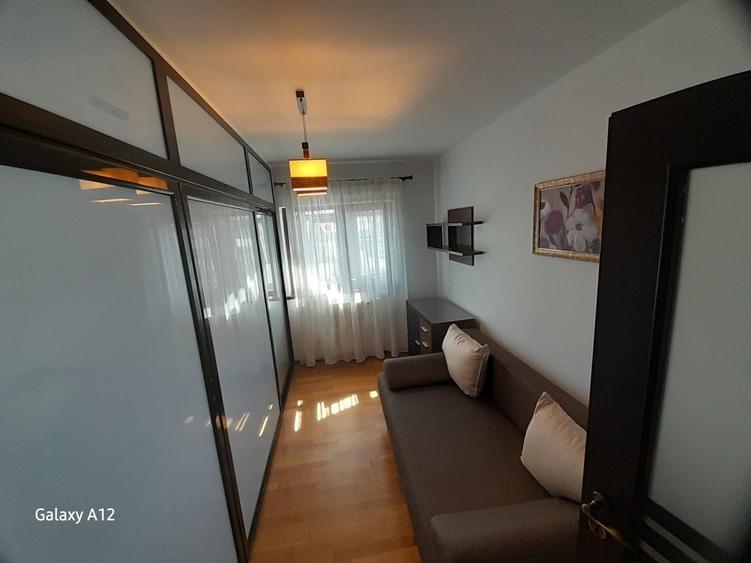 Apartament cu 3 camere decomandat în Liteni