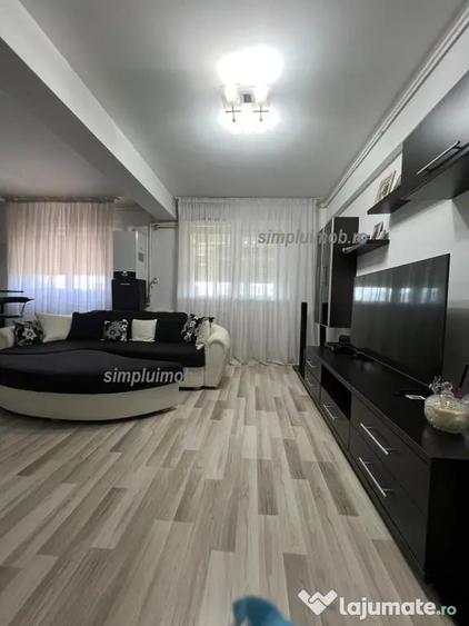 Apartament cu 3 camere semidecomandat în Colentina