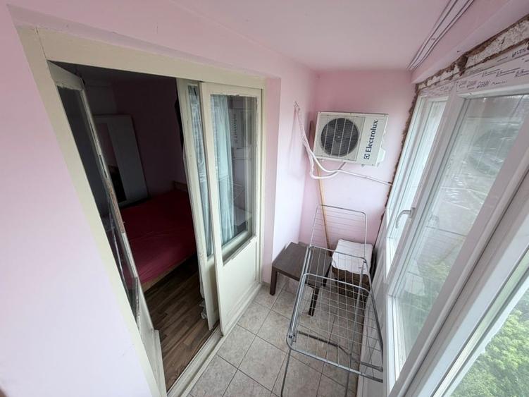 Apartament cu 3 camere semidecomandat, mobilat în Lujerului