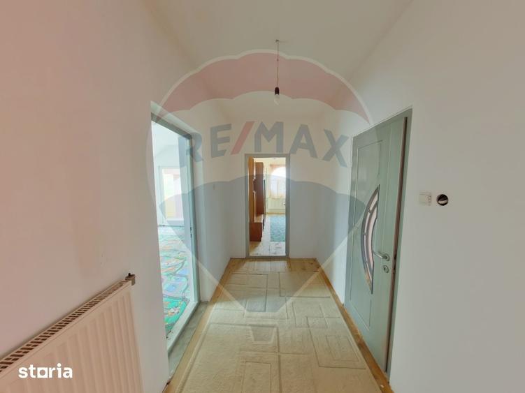 Casă cu 6 camere cu Teren 960 Mp în Central