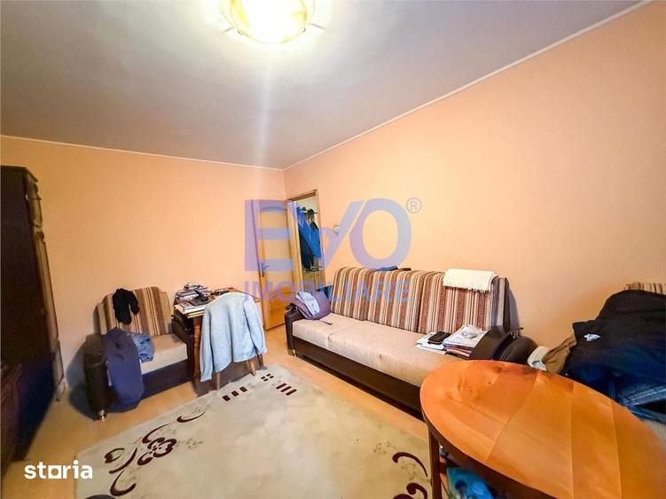 Apartament cu 3 camere decomandat în Nicolina
