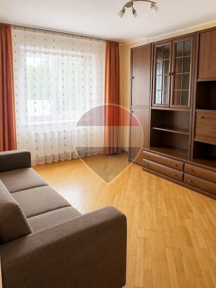 Apartament cu 3 camere decomandat în Păcurari