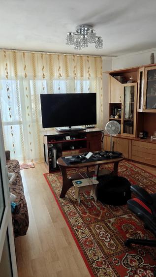 Apartament cu 2 camere decomandat în Petros