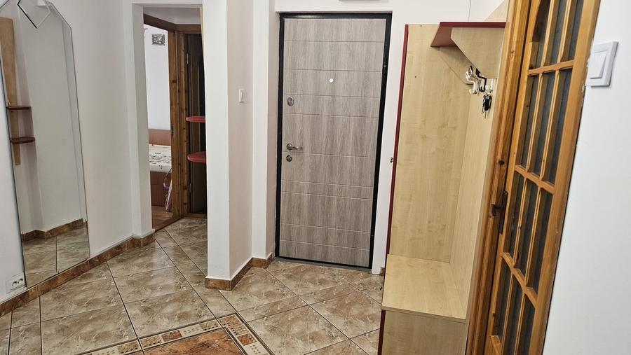 Apartament cu 4 camere semidecomandat în Nord