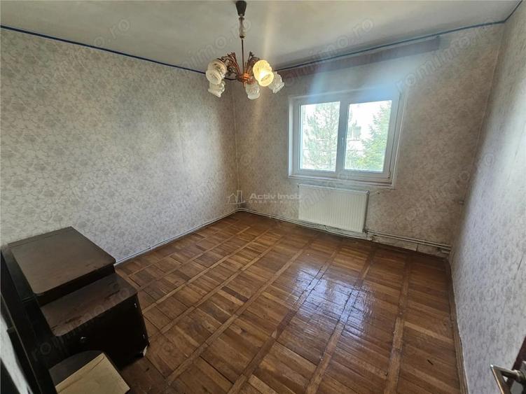 Apartament cu 4 camere decomandat, mobilat în Micro IV