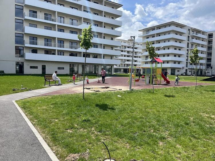 Apartament cu 3 camere decomandat în Florești