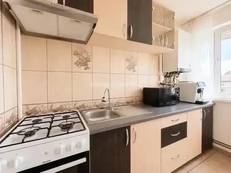 Apartament cu 4 camere semidecomandat în Dacia