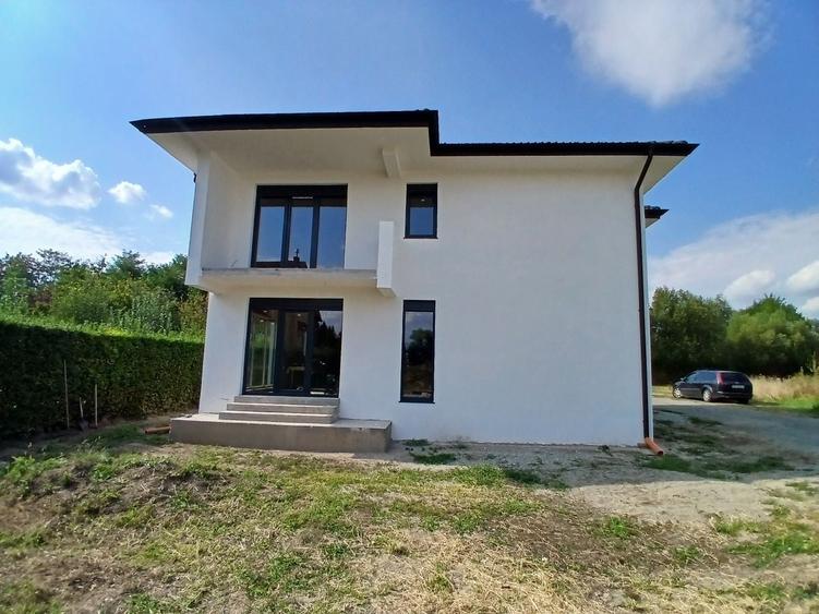 Casă cu 3 camere în Șelimbăr