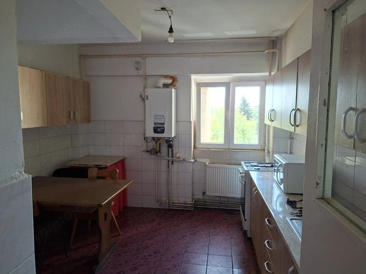 Apartament cu 4 camere decomandat în Micro 17