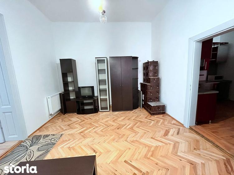 Casă cu 4 camere decomandat cu Canalizare în Gruia
