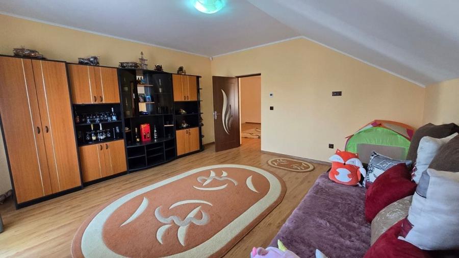 Casă individuală cu 5 camere cu Canalizare în Sud-Est