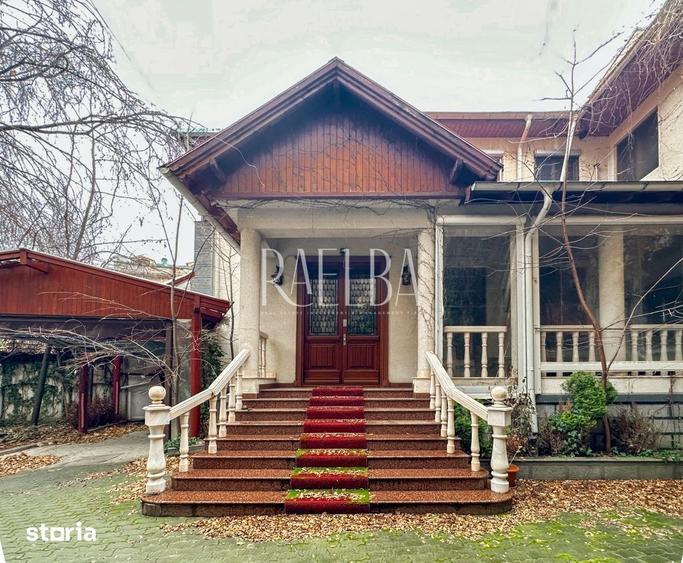 Casă cu 9 camere cu Teren 450 Mp în Rosetti