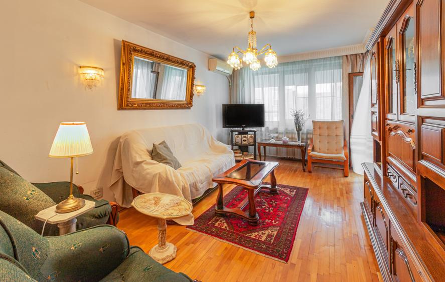 Apartament cu 4 camere decomandat, mobilat în Tineretului