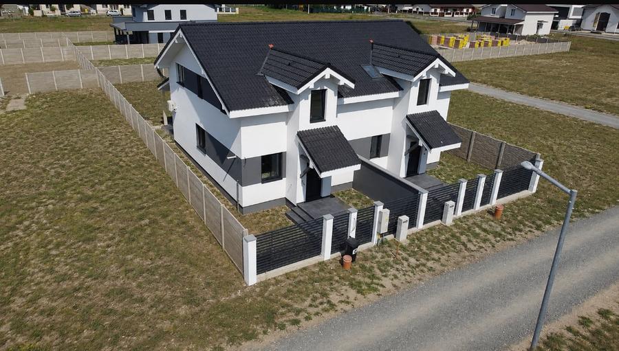 Duplex cu 4 camere cu Canalizare în Moșnița Nouă
