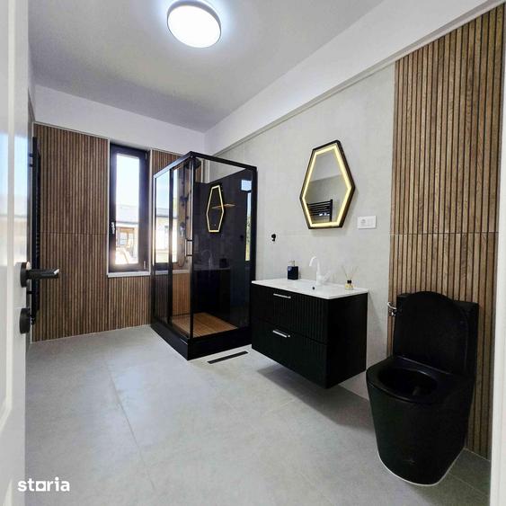 Casă cu 4 camere cu Teren 900 Mp în Podu Roș