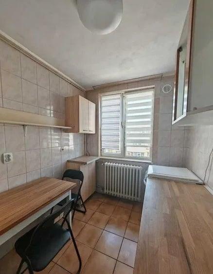 Apartament cu 3 camere semidecomandat, mobilat în Obor