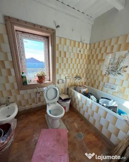 Casă cu 3 camere cu Teren 900 Mp în Central