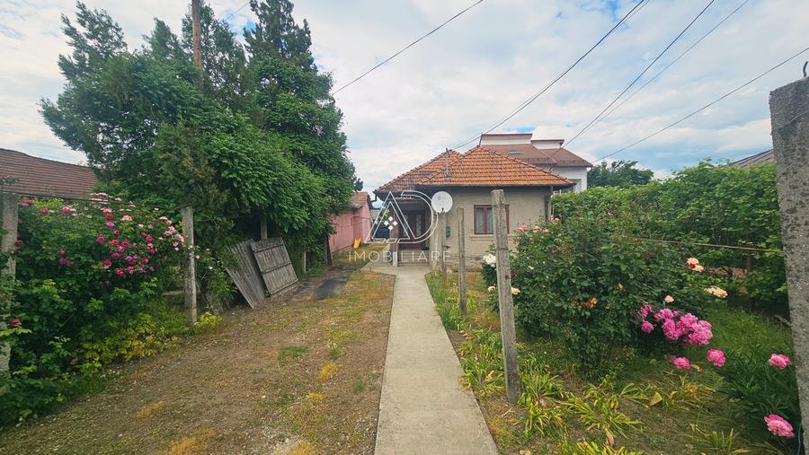 Casă individuală cu 7 camere cu Teren 1296 Mp în 9 Mai