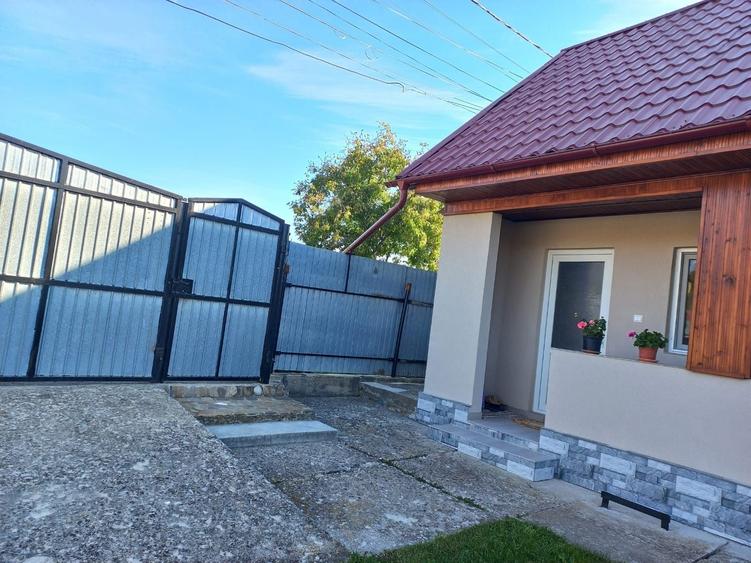 Casă cu 3 camere în Cașin