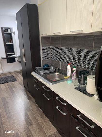 Apartament cu 3 camere decomandat în Eremia